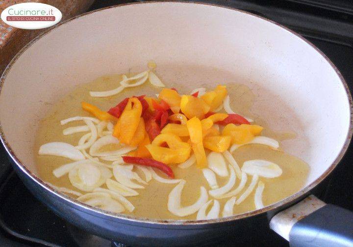 Rigatoni in agrodolce con Fagiolini, Cipolla e Peperoni preparazione 2