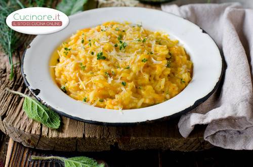 Risotto con Crema di Carote e Formaggio di Fossa preparazione 11