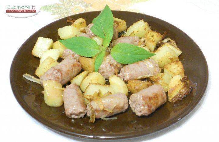 Salsiccia con Patate rosse e Salvia ananas preparazione 8