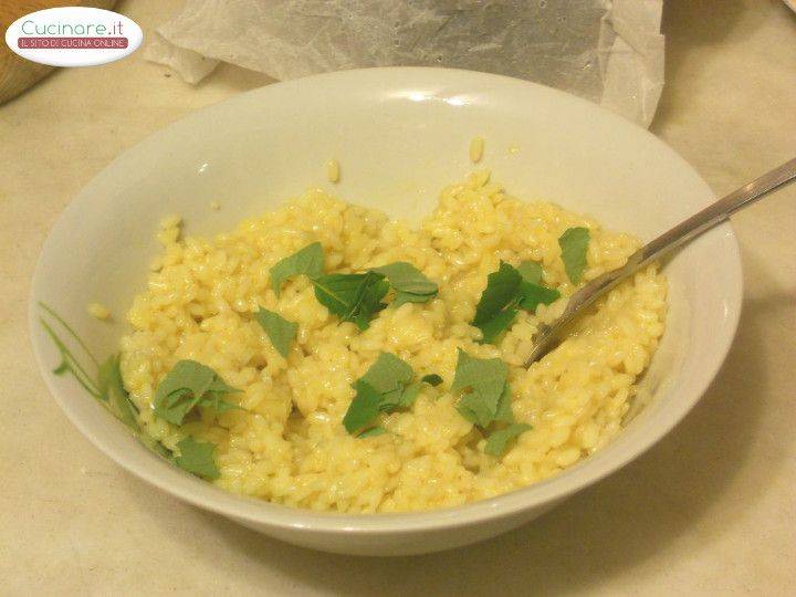 Sformato Di Riso Capovolto Con Asparagi E Salvia Ananas preparazione 6