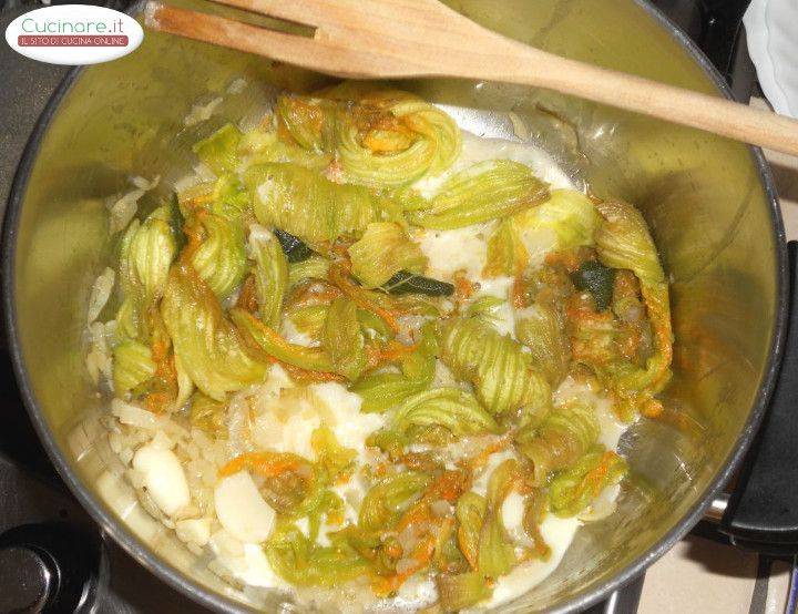 Spaghetti alla chitarra con Fiori di Zucchina e Pecorino al limone preparazione 4