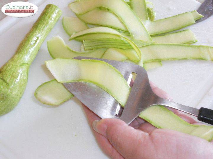 Spaghetti integrali con Alici, Zucchine e Capperi preparazione 1