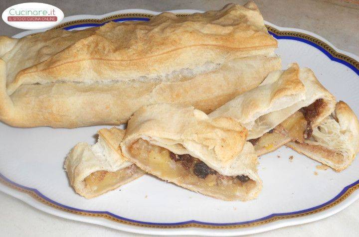 Strudel di Mele rosse con Frollini, Noci, Mandorle, Uvetta e Limone preparazione 19