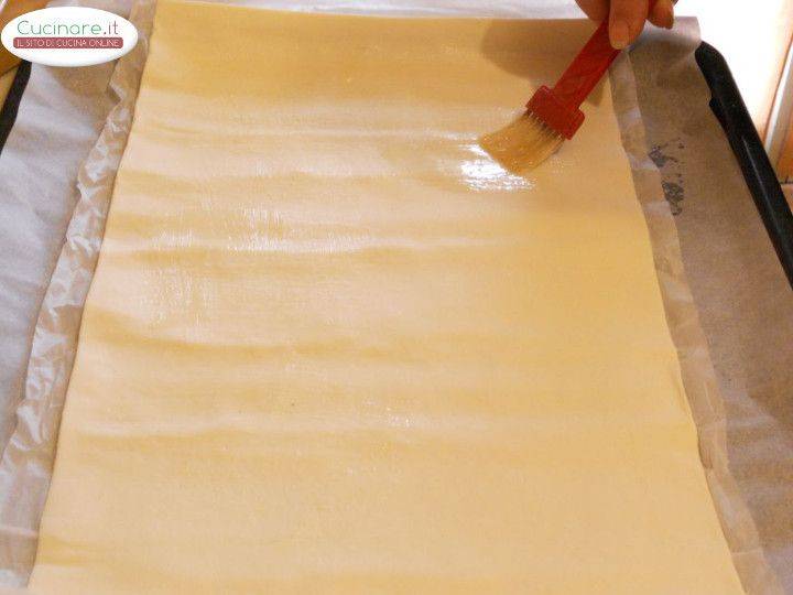 Strudel di Mele rosse con Frollini, Noci, Mandorle, Uvetta e Limone preparazione 6