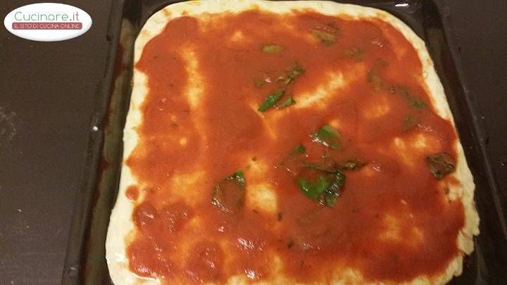 Teglia di pizza al forno preparazione 7