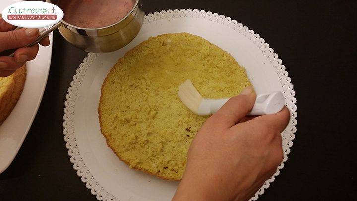 Torta Panna e Fragole, delizia low-cost preparazione 20