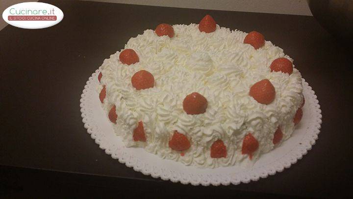 Torta Panna e Fragole, delizia low-cost preparazione 28