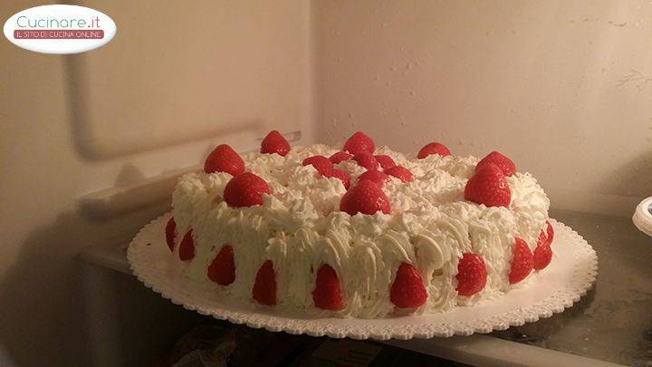 Torta Panna e Fragole, delizia low-cost preparazione 29