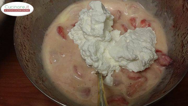 Torta Panna e Fragole, delizia low-cost preparazione 14