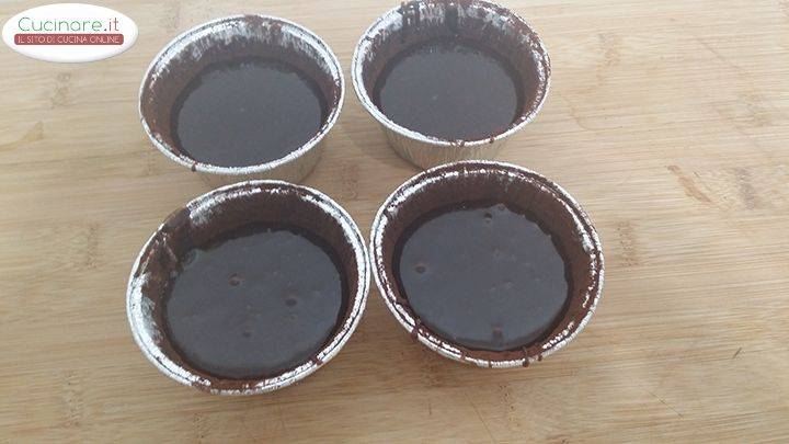 Tortino al cioccolato dal cuore tenero: una dolce sorpresa preparazione 10