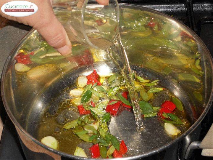 Vongole veraci in salsa di Mirto e Vermentino con Trenette preparazione 5