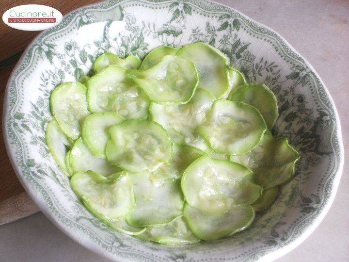 Zucchine alla Mentuccia e Erba Cipollina in salsa di Aceto aromatica preparazione 3