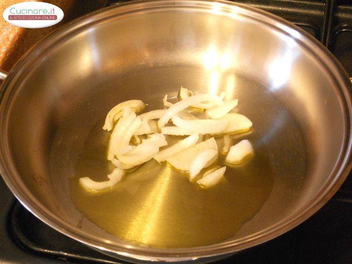 Zuppa di canocchie polpo e merluzzo al pomodoro e basilico preparazione 0
