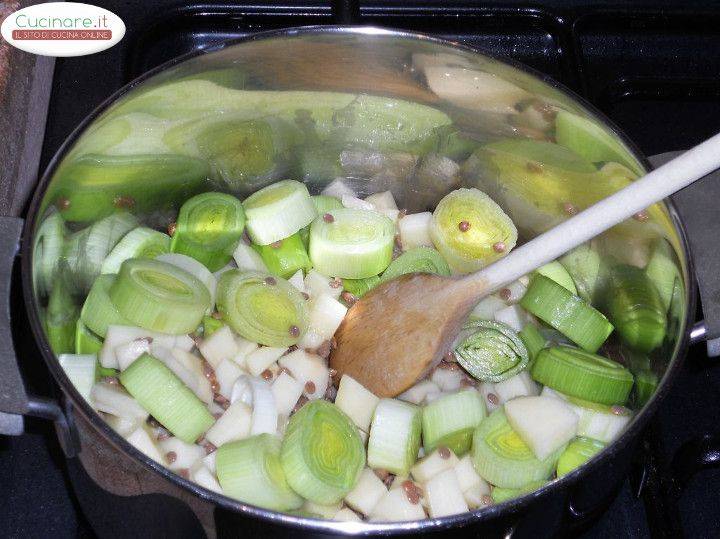 Zuppa di Porri, Patate bianche e Lenticchie verdi preparazione 3