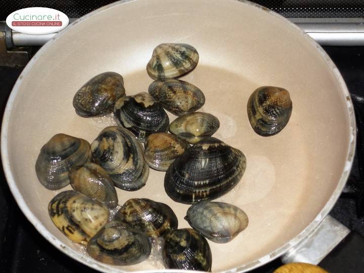 Antipasto di Vongole Veraci con Carciofi preparazione 5