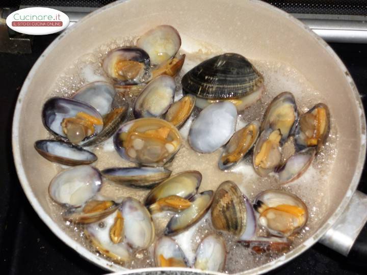 Antipasto di Vongole Veraci con Carciofi preparazione 6