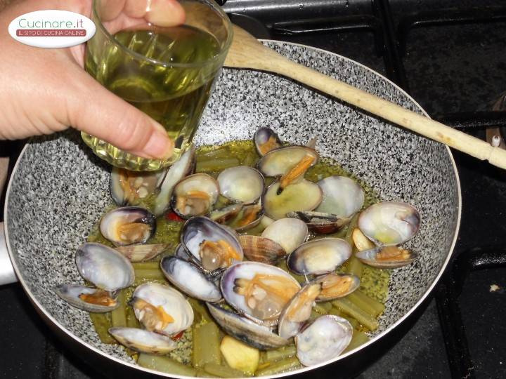 Antipasto di Vongole Veraci con Carciofi preparazione 9