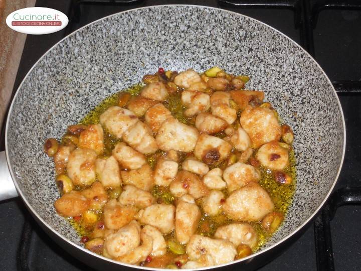 Bocconcini di Pollo al Liquore di Fichi d'India preparazione 8