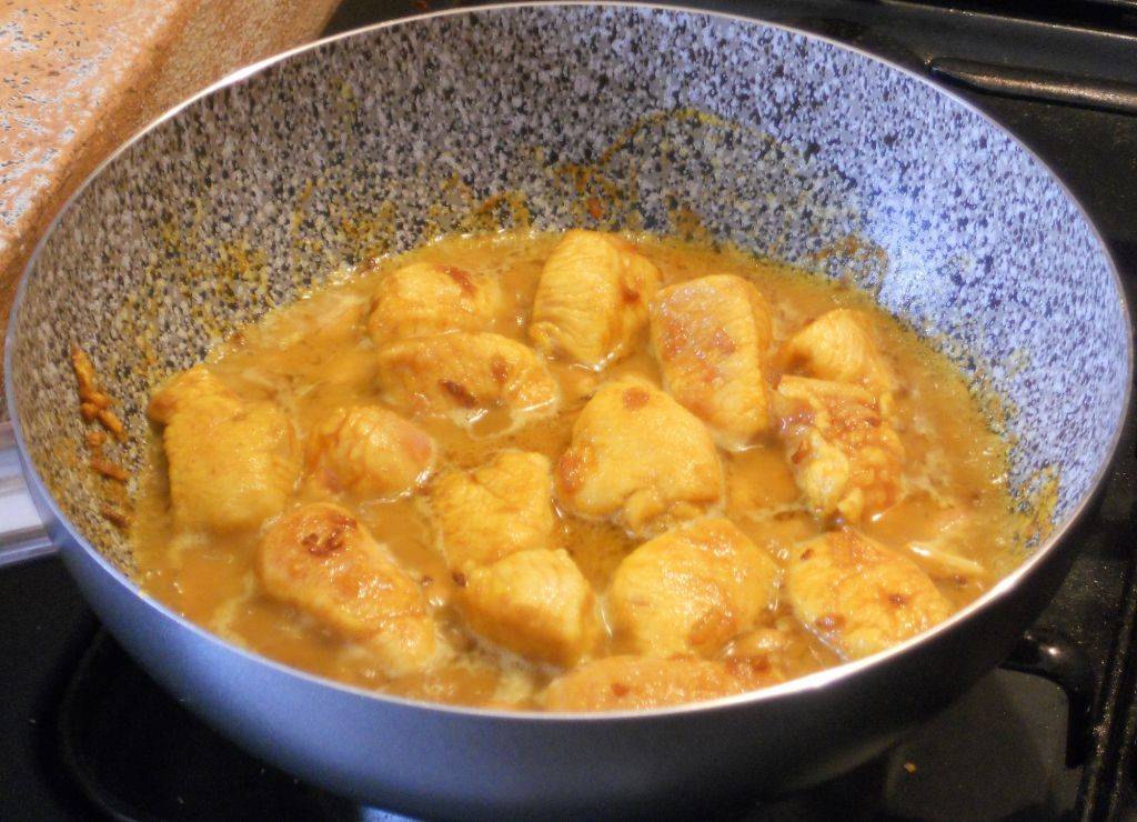 Bocconcini di Pollo alla Curcuma con Arachidi preparazione 6