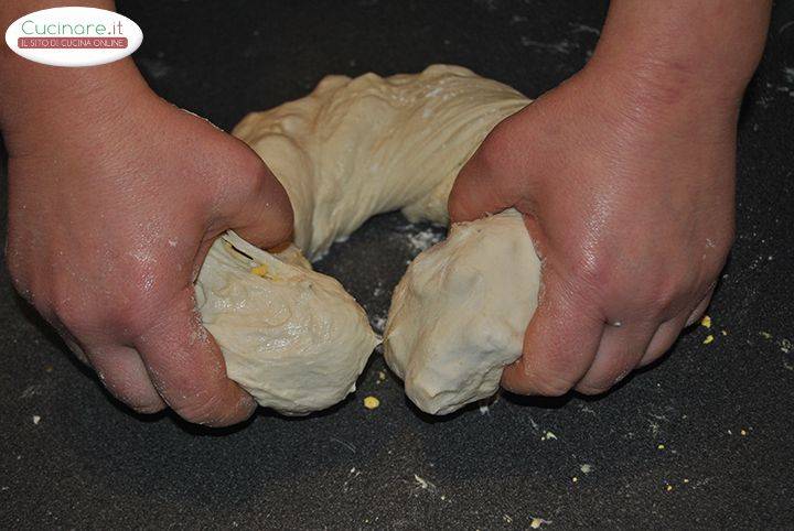 Casatiello Napoletano preparazione 10