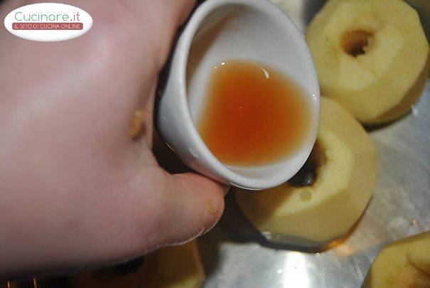 Dessert mele, cioccolata e fragole preparazione 1