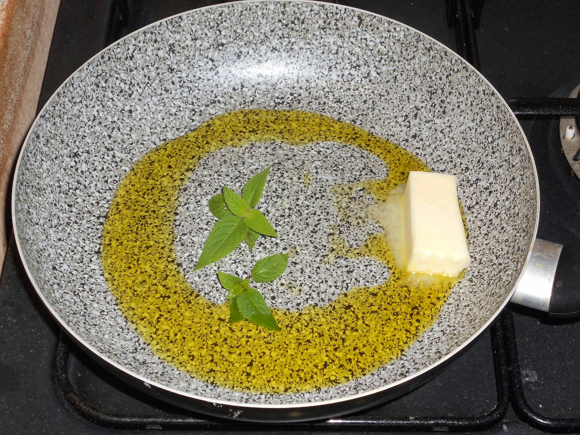 Filetti di Pesce Spatola dorati con Salvia Ananas preparazione 5