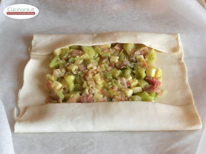 Fiori rustici di pasta sfoglia farciti preparazione 10