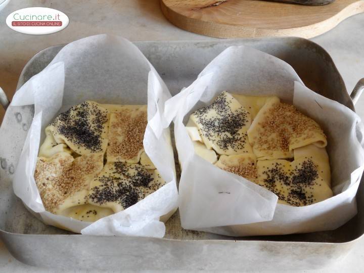 Fiori rustici di pasta sfoglia farciti preparazione 15