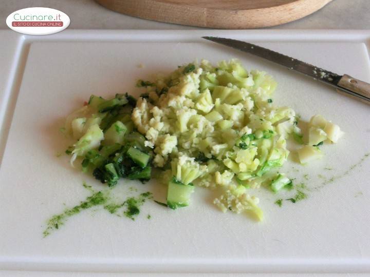 Fiori rustici di pasta sfoglia farciti preparazione 2