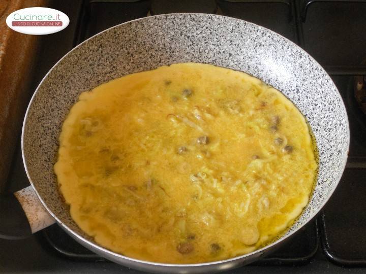 Frittata di Porri, Olive e Scamorza affumicata preparazione 11