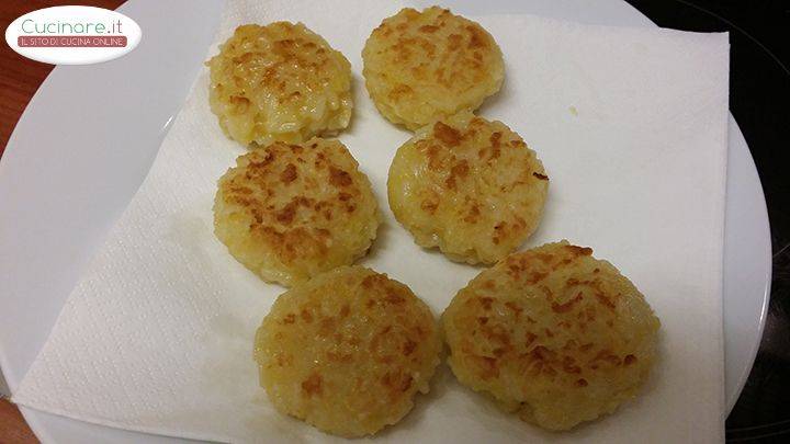 Frittelle di riso e mele: una ricetta dal sapore antico preparazione 4