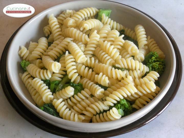 Fusilli con Cime di Rapa e Salsa di Acciughe preparazione 12