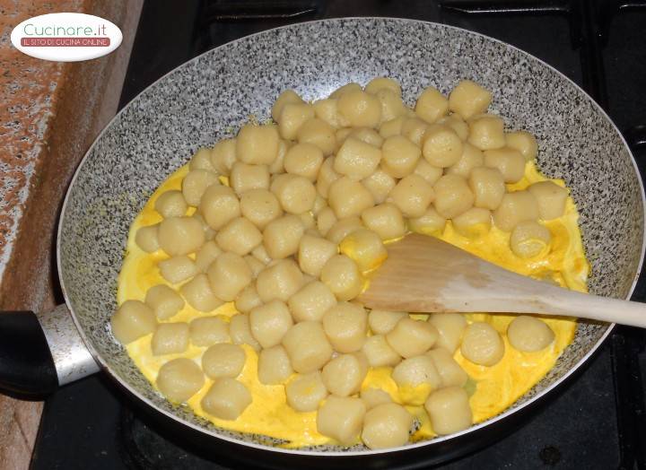 Gnocchi alla Curcuma e semi di Papavero preparazione 7