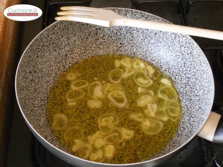 Gnocchi con zucchine fritte e mandorle preparazione 2