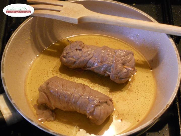 Involtini di Vitellone ai due Pecorini e Mirto preparazione 4