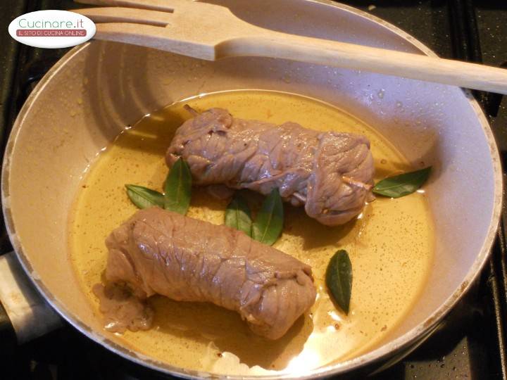 Involtini di Vitellone ai due Pecorini e Mirto preparazione 5