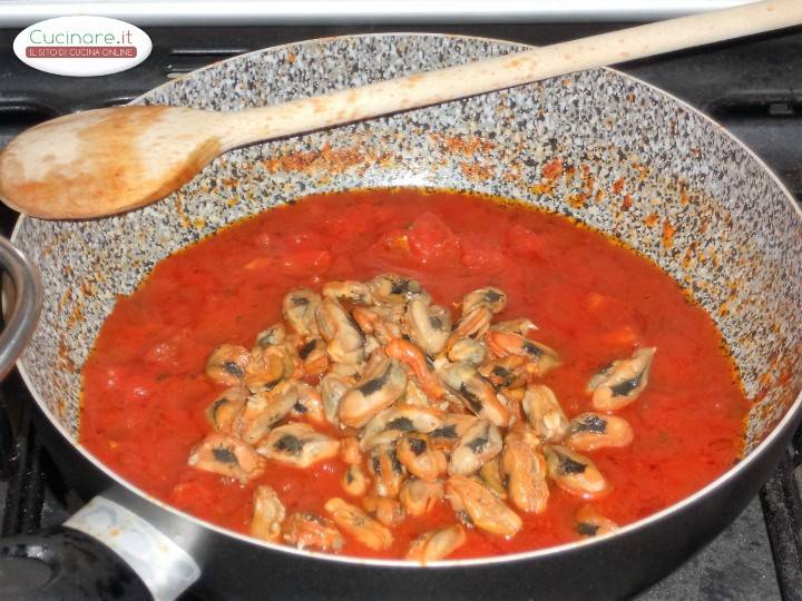 Linguine con le cozze pelose preparazione 9