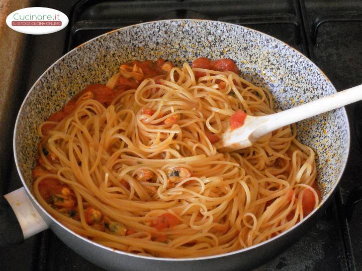 Linguine con le cozze pelose preparazione 11