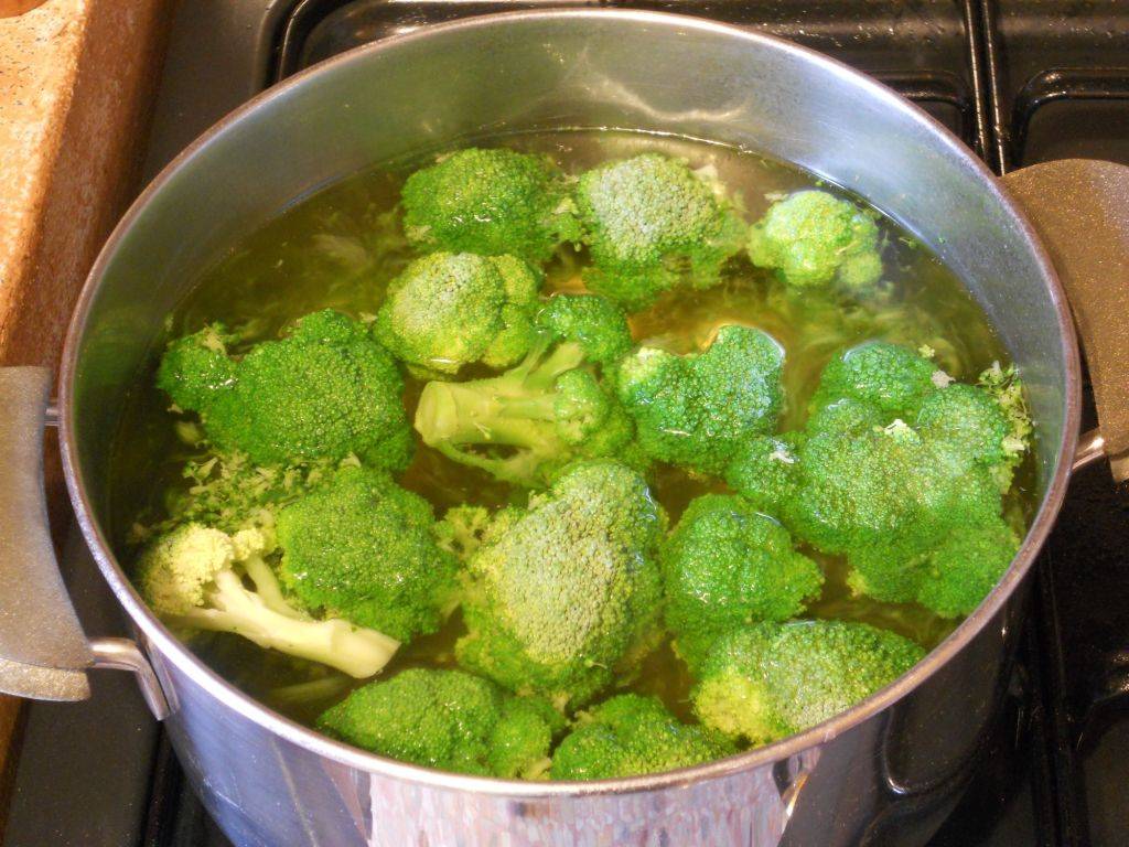 Maccheroni con Broccoli e Olive piccanti preparazione 1