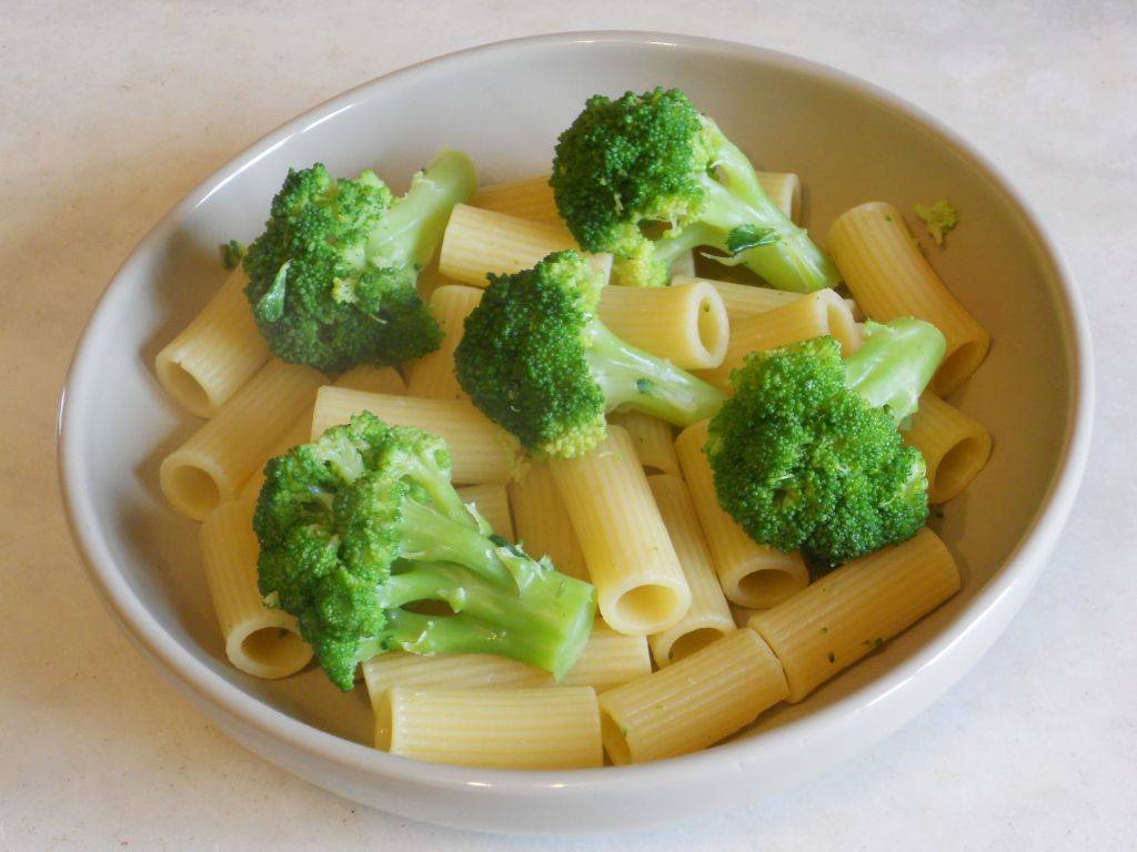 Maccheroni con Broccoli e Olive piccanti preparazione 7