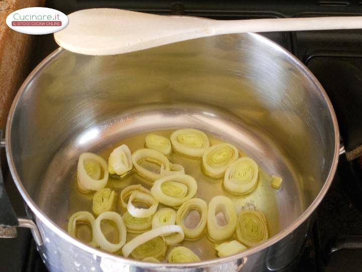 Minestra con Fagioli Mung, Piselli e Zucchine preparazione 0
