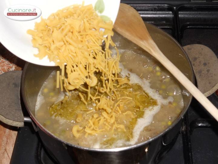 Minestra con Fagioli Mung, Piselli e Zucchine preparazione 9