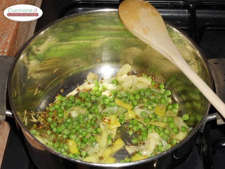 Minestra con Fagioli Mung, Piselli e Zucchine preparazione 4