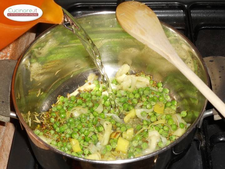 Minestra con Fagioli Mung, Piselli e Zucchine preparazione 5