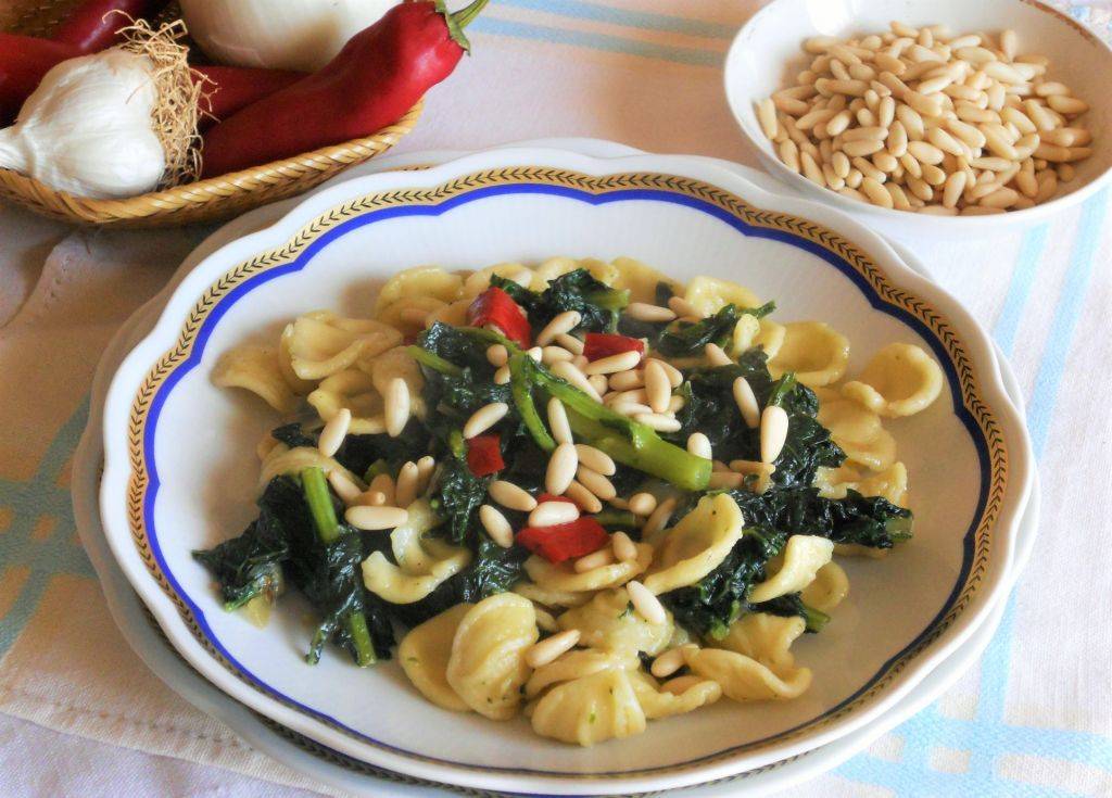 Orecchiette vegetariane con Cavolo nero e Pinoli preparazione 14