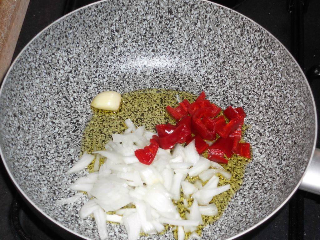 Orecchiette vegetariane con Cavolo nero e Pinoli preparazione 5