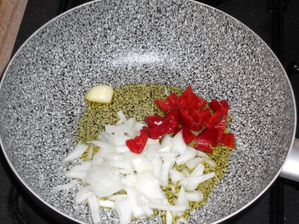 Orecchiette vegetariane con Cavolo nero e Pinoli preparazione 5