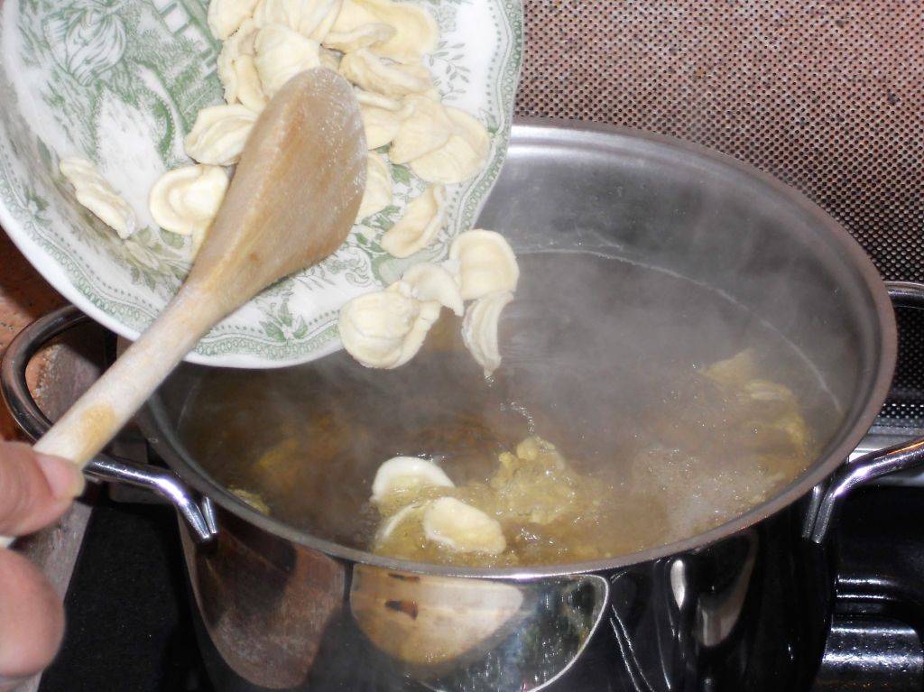 Orecchiette vegetariane con Cavolo nero e Pinoli preparazione 10