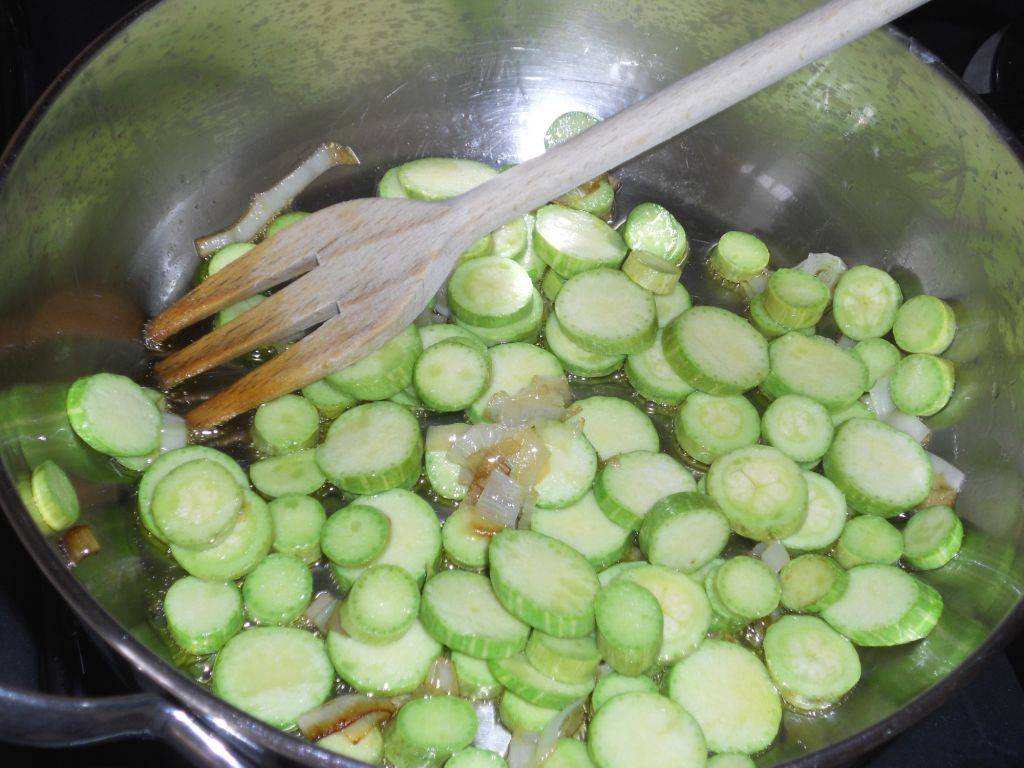 Orecchiette con Zucchine trombetta e Olive taggiasche preparazione 5