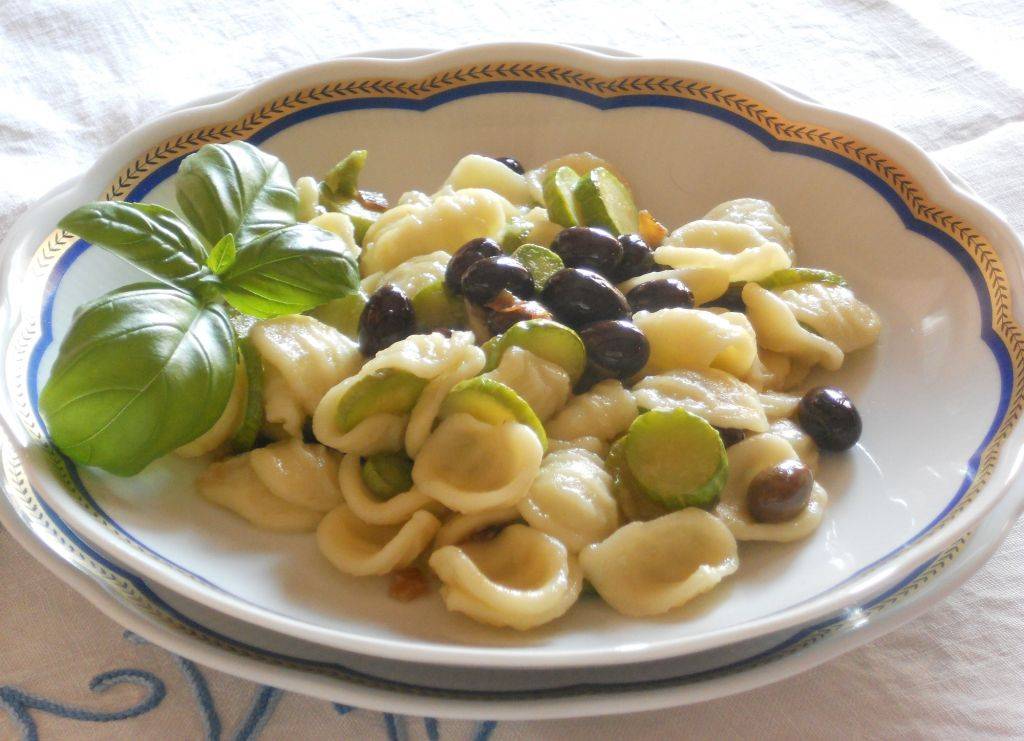 Orecchiette con Zucchine trombetta e Olive taggiasche preparazione 10